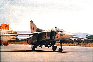 MiG-23UB FAPA I-21. Foto Vasco Henrique, Air International