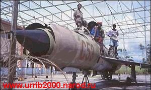 MiG-21 angolano en Luena, ano 2001. Foto BBC