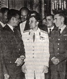 El primer cosmonauta del mundo junto a Gagarin Prendes, del Pino y Carreras