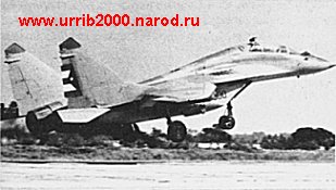 MiG-29UB N°900 despegando