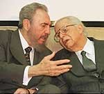 Fidel Castro no pudo convencer a Joaquin Balaguer por la via diplomatica. Foto AP de 1999